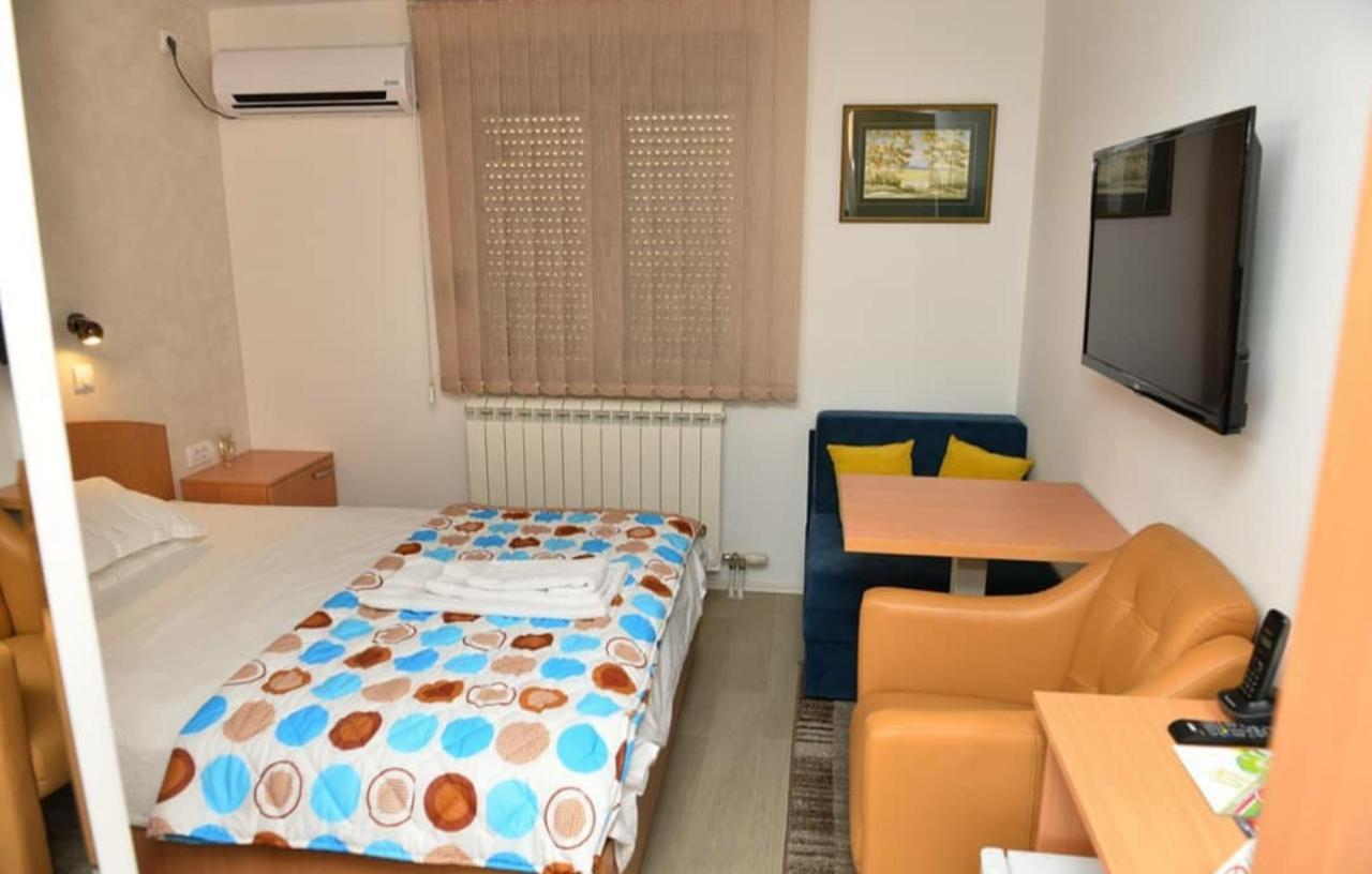 קראלג'בו Hotel Sunce מראה חיצוני תמונה