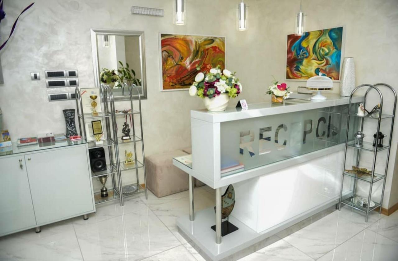 קראלג'בו Hotel Sunce מראה חיצוני תמונה