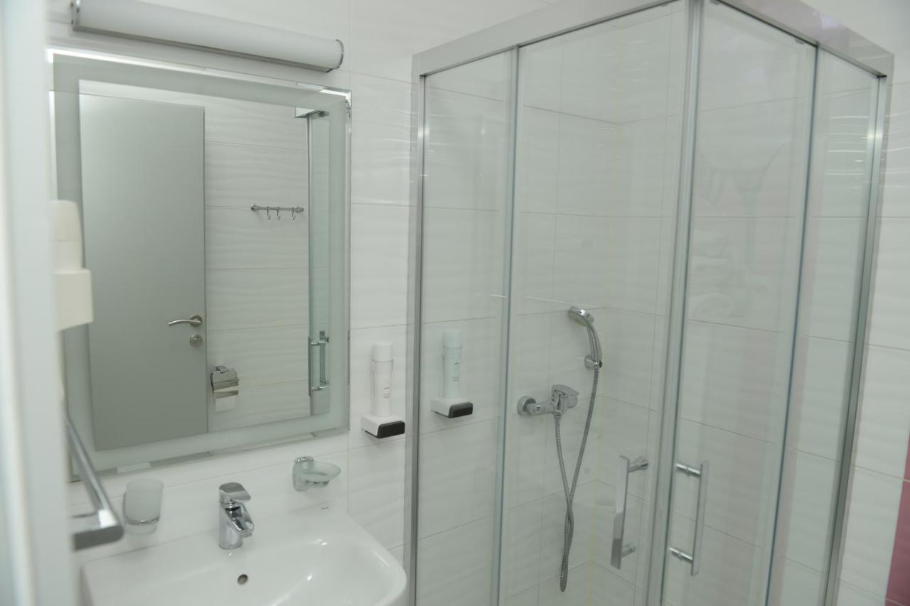 קראלג'בו Hotel Sunce מראה חיצוני תמונה